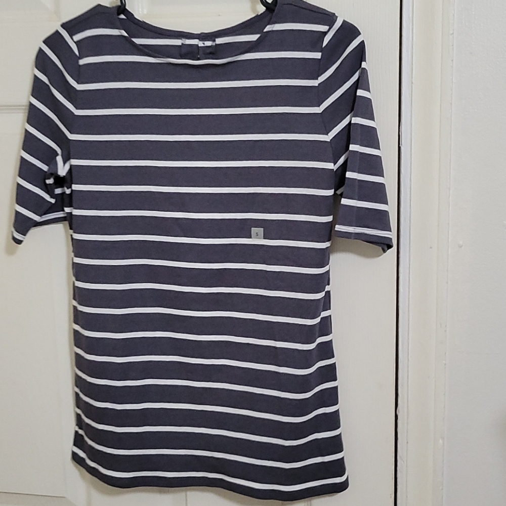 back keyhole tee